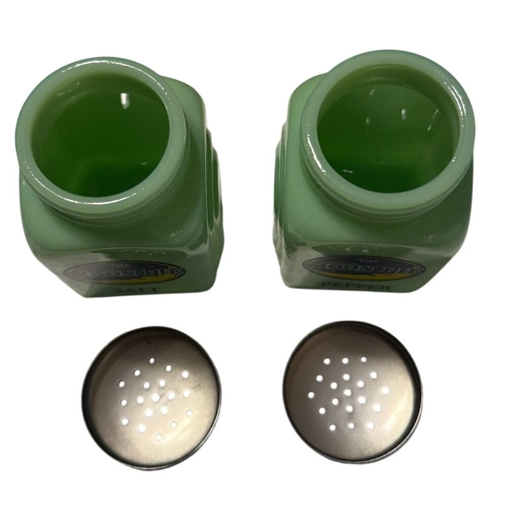 Moon Pie 4" Salt & Pepper Shakers Jadeite Green Glass Reproduction - Picture 7 of 7